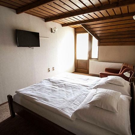Hotel Aranygombos Fogado Telkibánya Exterior foto